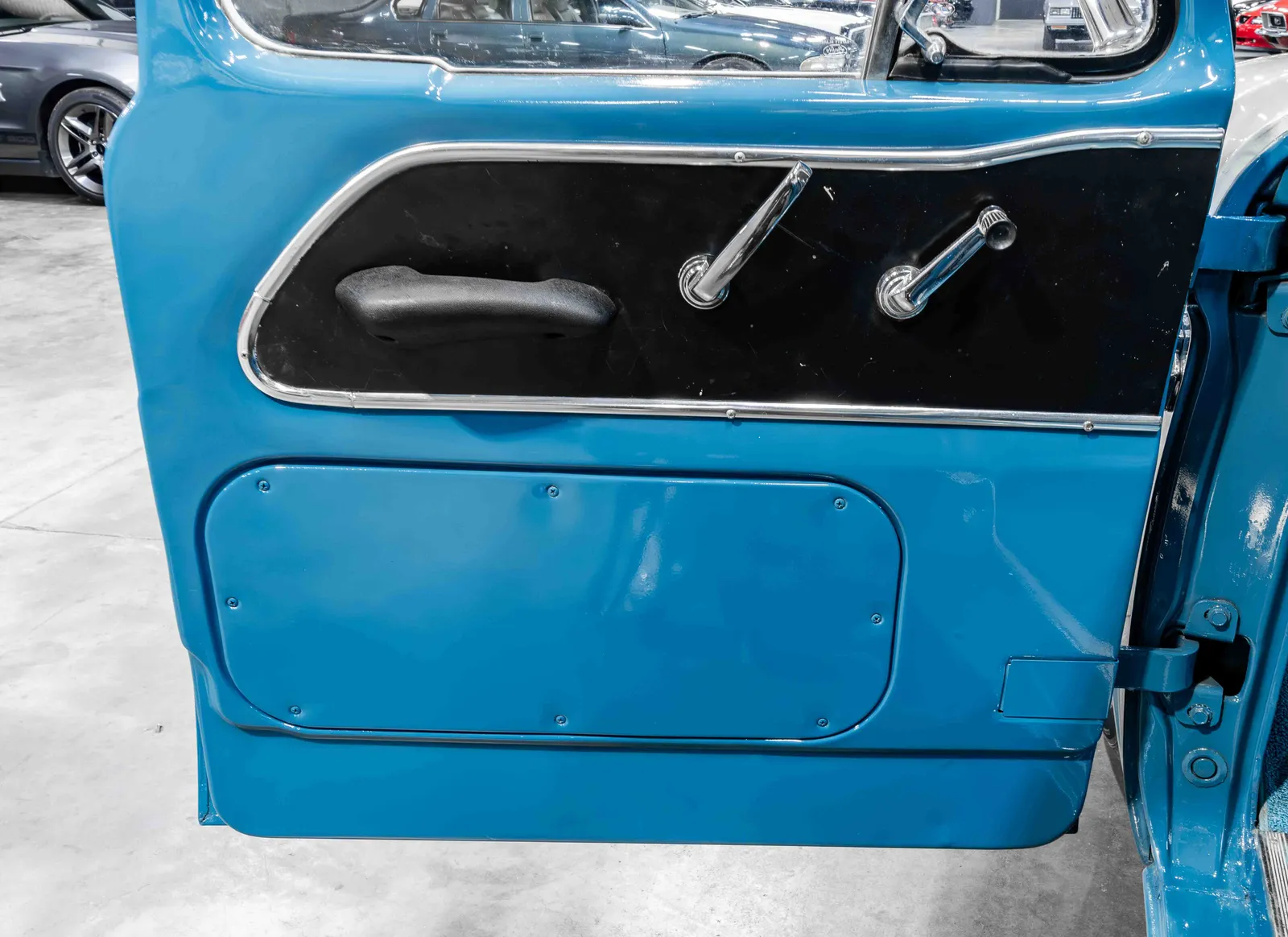 11_1966-Ford-F100-Skyview Blue-818506-41.jpg